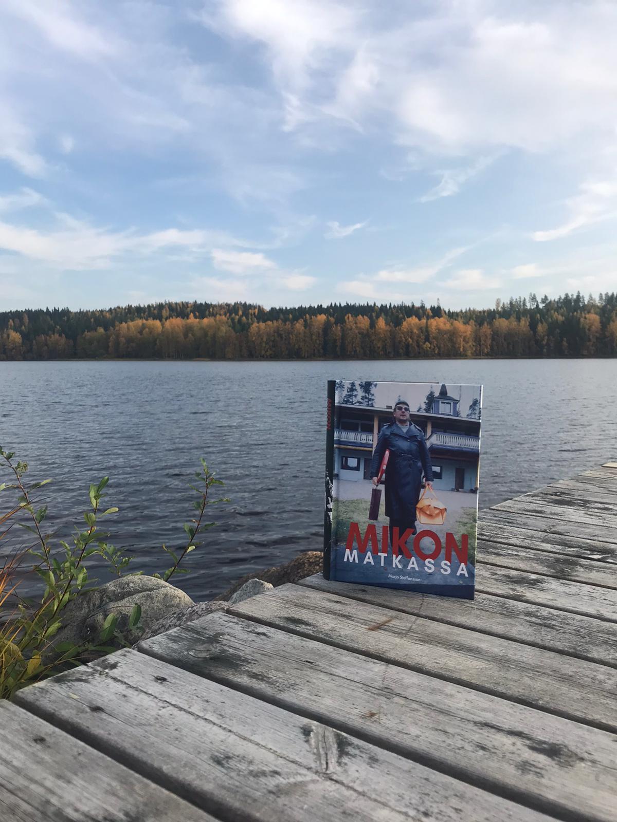 Mikon matkassa biography on a pier