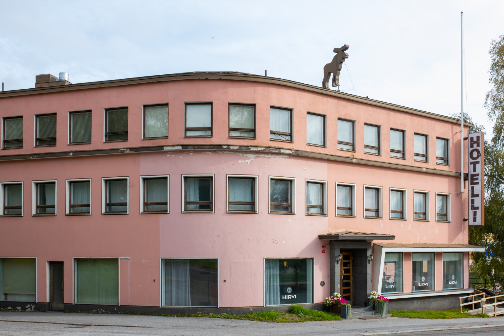 Facade of Hotelli Hirvi