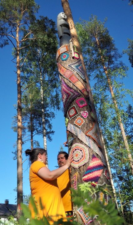 Yarn graffiti on a tree